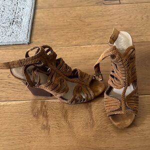Vince Camuto Braided suede Tan Women's Sandals wedges heels 7.5